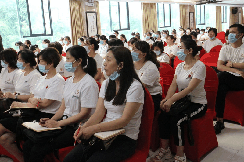 百年教育 | 业务学习提技能 助力孩子们暑期成绩再飙升